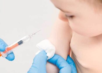 Meningite: infectologista alerta sobre os sintomas e complicações da doença