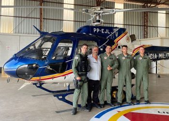 Agradecimento: piloto que sobreviveu a queda de avião visita militares que o auxiliaram no socorro