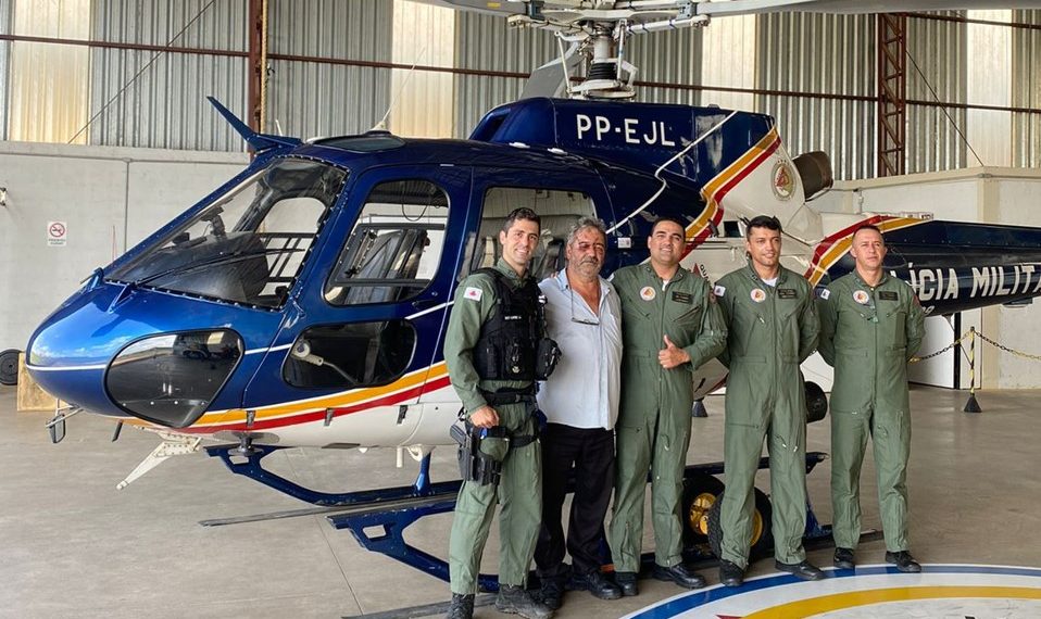 Agradecimento: piloto que sobreviveu a queda de avião visita militares que o auxiliaram no socorro