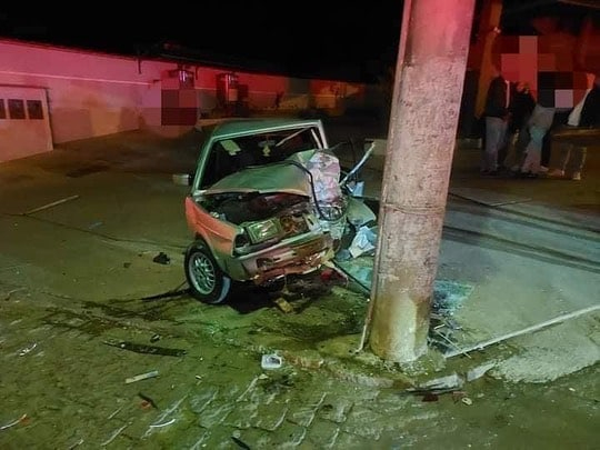 Condutor fica ferido após bater contra poste em Muzambinho