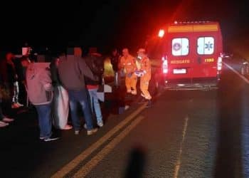 Acidente com motocicletas deixa duas pessoas feridas na MG 450