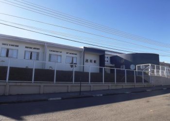 Casal furta televisões de escola na zona sul de Poços