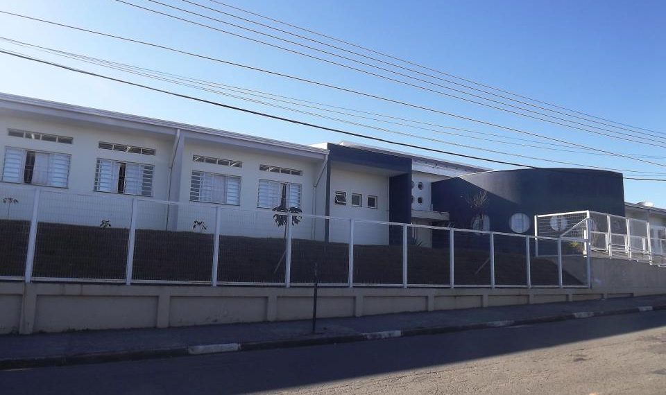 Casal furta televisões de escola na zona sul de Poços