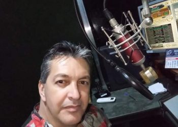 Locutor que esfaqueou ex-companheira e filho é procurado pela Polícia