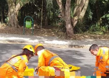 Motociclista fica ferido após colisão com carro em Poços de Caldas