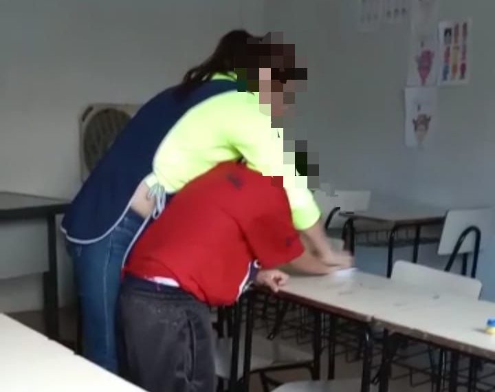APAE Poços de Caldas abre sindicância e afasta funcionárias após caso de maus-tratos contra aluna