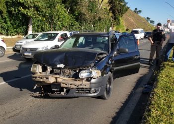 Colisão traseira entre dois carros em Poços de Caldas deixa um ferido