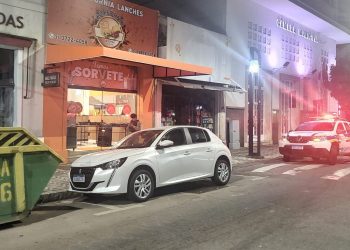 Lanchonete inaugurada há 20 dias é arrombada em Poços de Caldas; vídeo