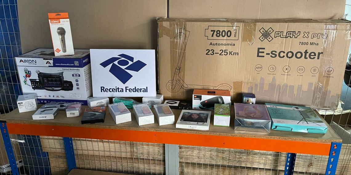 Receita doa R$480 mil em mercadorias para instituições