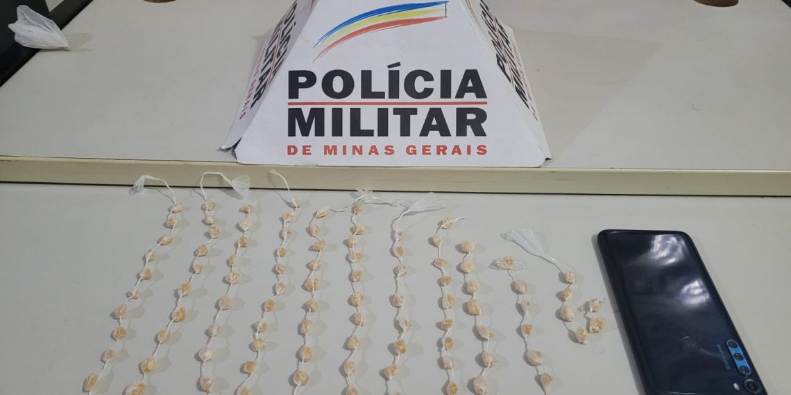 Adolescente é apreendido com 109 pedras de crack