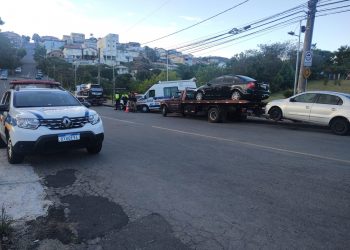 Operação em Poços de Caldas resulta em autuações e remoções de veículos