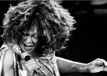 Morre cantora Tina Turner; Onda Poços fará homenagem com sucessos nesta quinta-feira