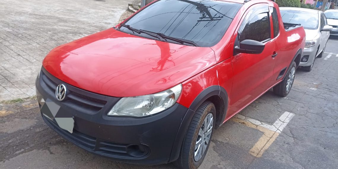 Veículo de Botelhos com restrição judicial é apreendido em Poços