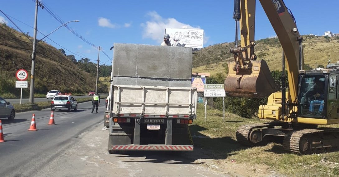 Obras em ponte danificada pelas chuvas começam nos próximos dias em Poços de Caldas
