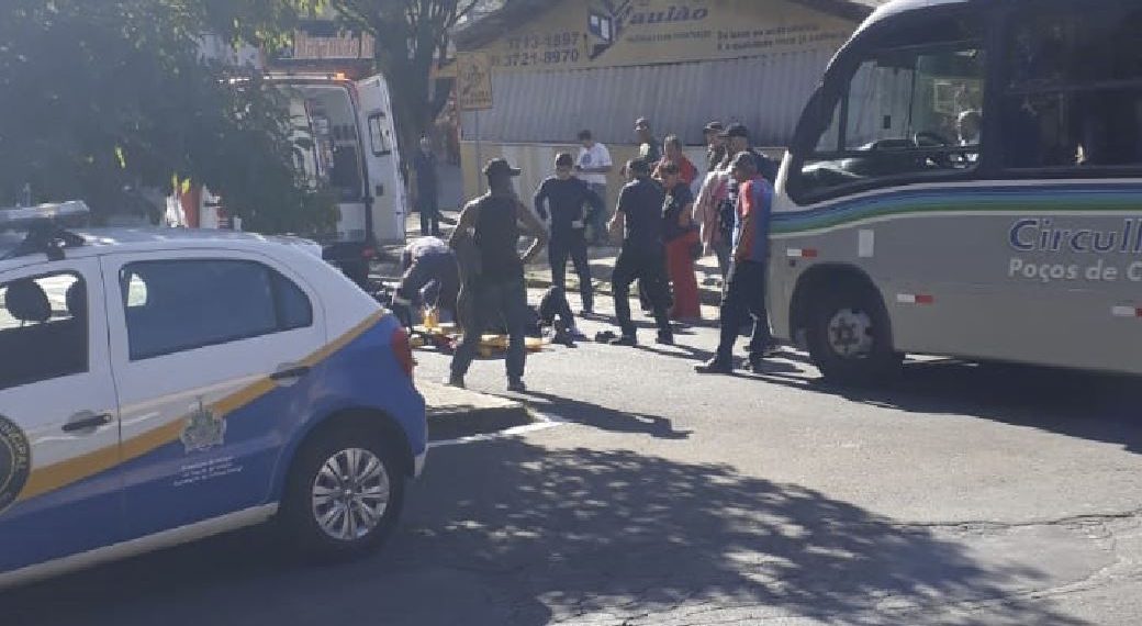 Idosa é atropelada por micro-ônibus na região Leste de Poços de Caldas