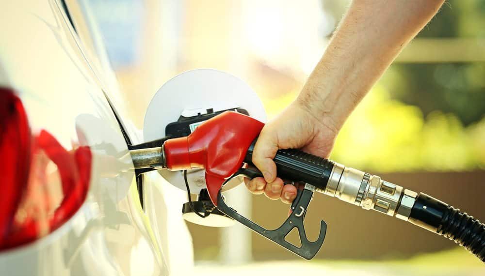 Gasolina e etanol estão mais caros este mês em Poços; preço do diesel registrou queda