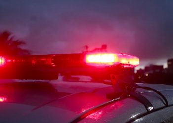 Mulher é presa por racismo após chamar vizinho de ‘macaco’ e ‘negro safado’