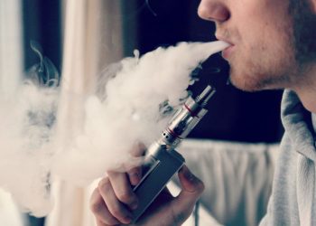 Saúde promove campanha contra o uso do cigarro eletrônico