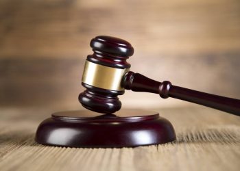 Acusada de injúria racial alega uso de medicamentos e é liberada após audiência de custódia em Poços