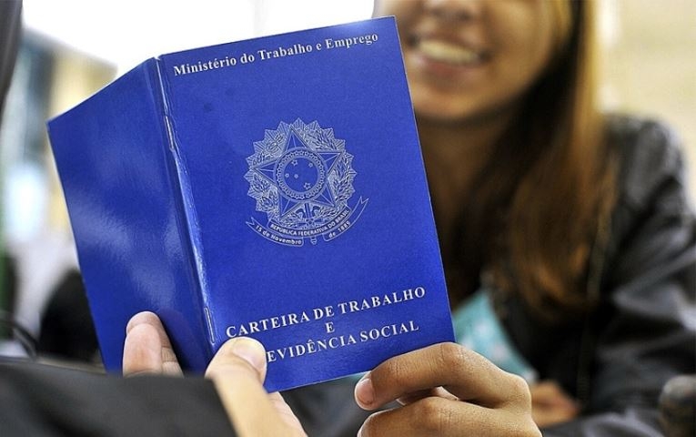 Câmara aprova nova multa para empresa que não paga salário igual a mulheres e homens na mesma função