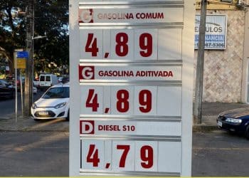 Após nova política de preços da Petrobras, valor da gasolina e do diesel cai nos postos de Poços de Caldas
