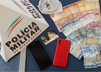 PM localiza suspeito de assalto, recupera celular da vítima e prende traficante em Poços