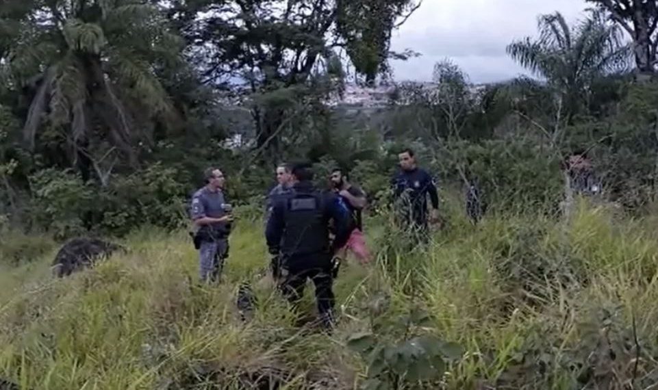 Guarda Civil e PMSP montam cerco e prendem dois suspeitos após assalto; um criminoso segue foragido