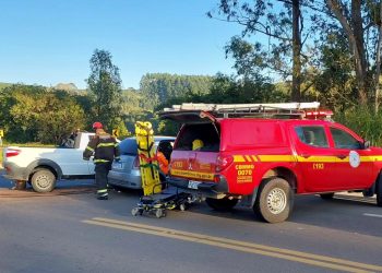 Acidente entre dois veículos deixa três pessoas feridas na BR146