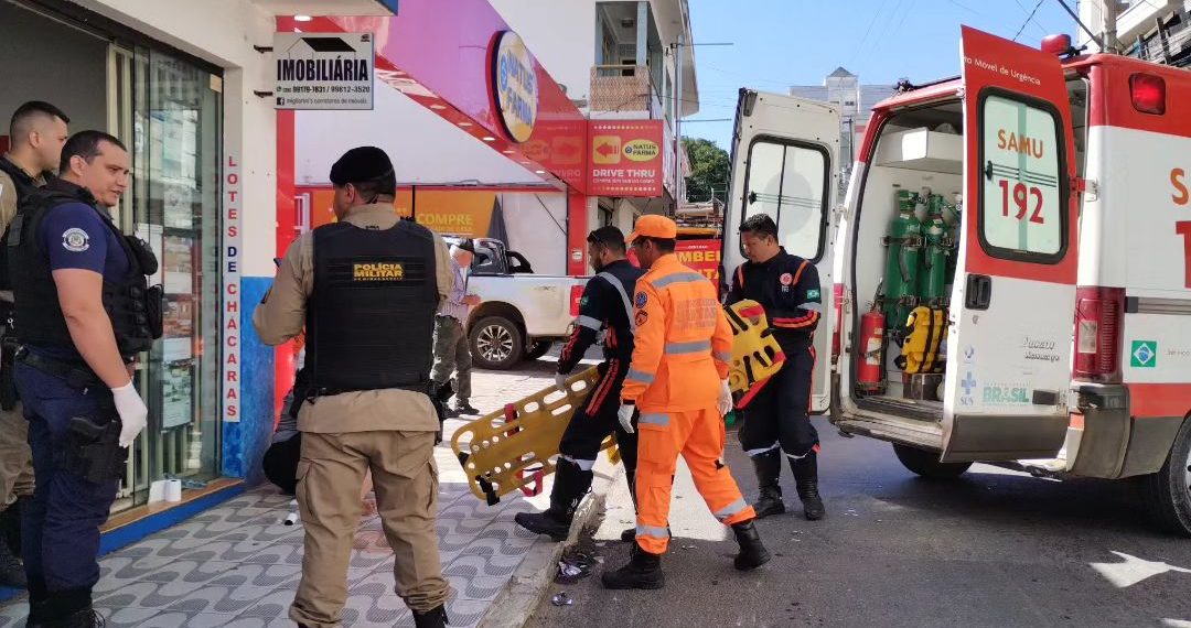 Mãe e filha são atropeladas por uma motocicleta no centro de Andradas