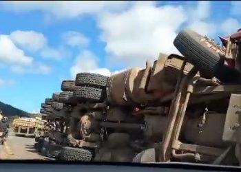 URGENTE| Carreta tomba próximo a Campestre