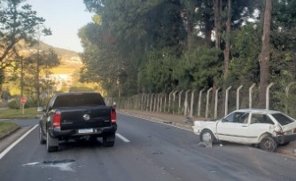 Idoso é agredido após atingir traseira de carro em Poços de Caldas