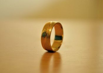 Mulher consegue anulação de casamento civil após provar que marido era estelionatário