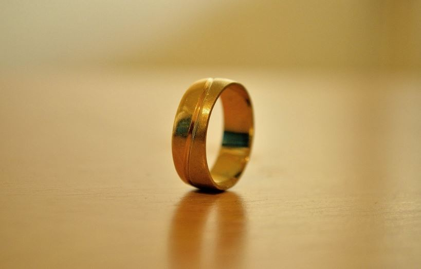 Mulher consegue anulação de casamento civil após provar que marido era estelionatário