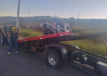 Motocicletas e carro são removidos em fiscalização em Poços 