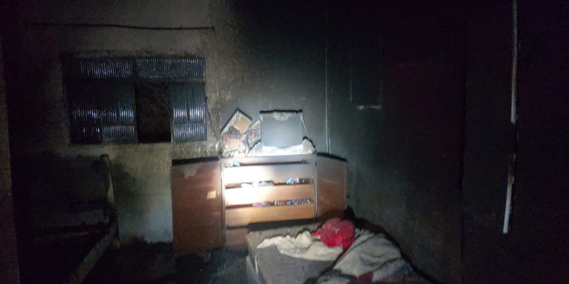 Barracão pega fogo em Poços de Caldas