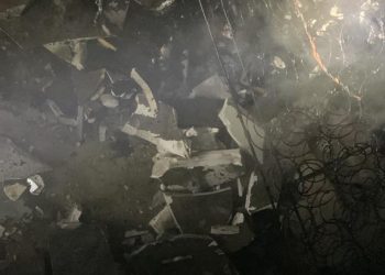 Garagem usada como moradia pega fogo em Poços