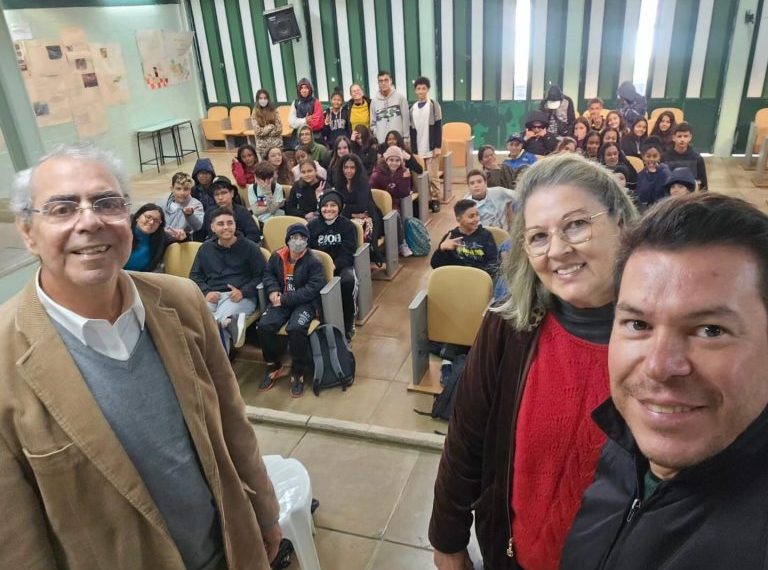 Lançamento de livro terá renda revertida para escola da zona sul de Poços de Caldas