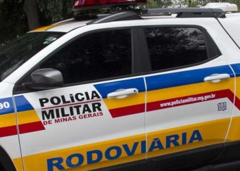 Polícia Militar Rodoviária prende condutora por permitir direção de veículo a condutor inabilitado