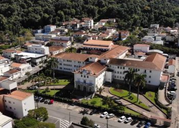 Bebê internado com sinais de violência recebe alta de hospital em Poços
