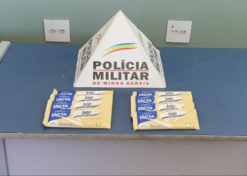 Mulher é presa pela PM após furtar barras de chocolate e mochila de funcionária em supermercado