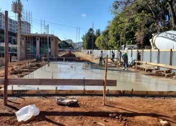 Obras em local que abrigava trailers de lanche seguem cronograma em Poços de Caldas