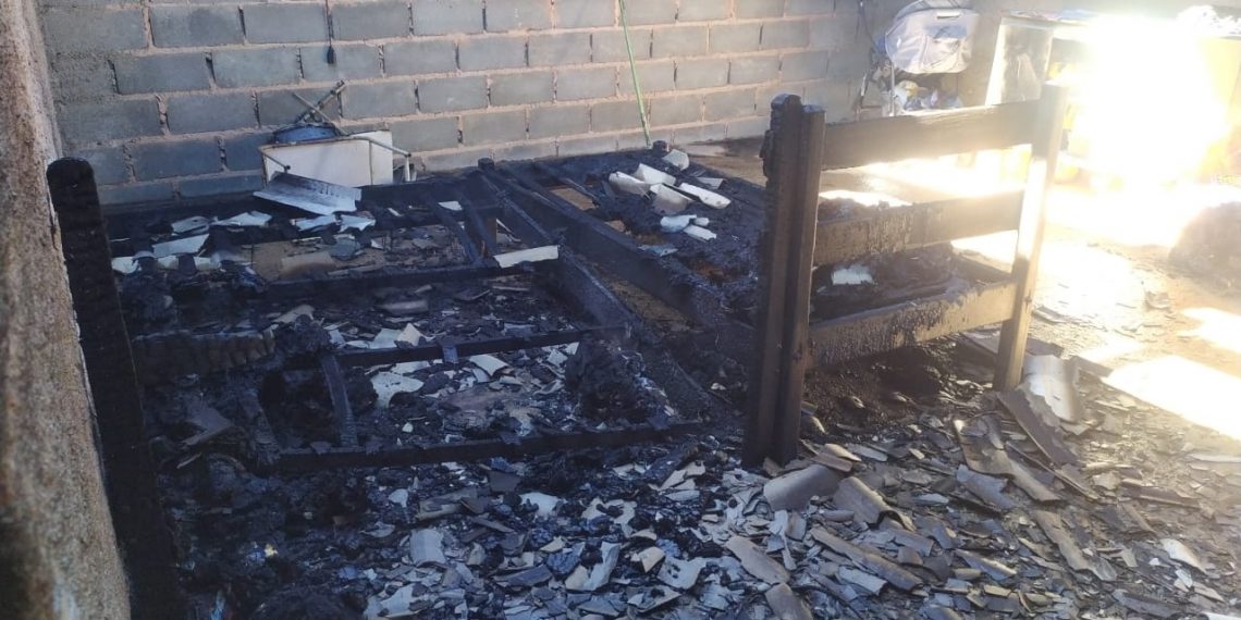 Incêndio consome móveis de residência em Andradas
