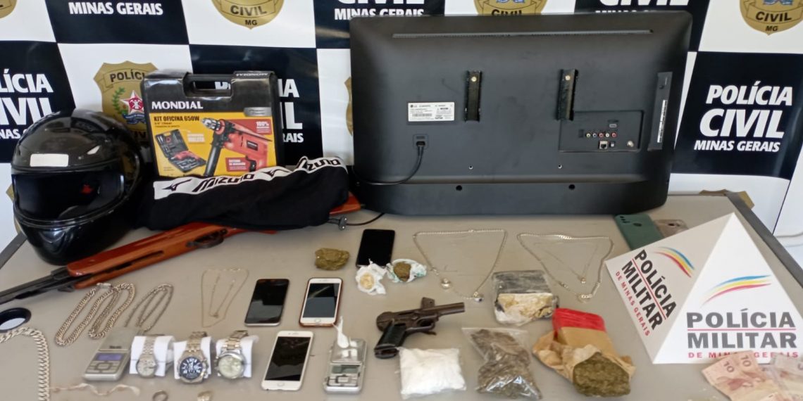 Três pessoas são presas e materiais apreendidos em operação da Polícia Civil e Militar em Poços