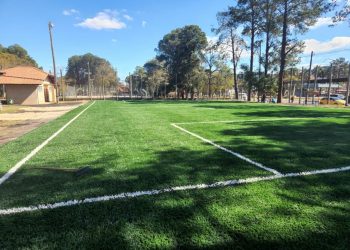 Revitalização do campo de futebol society no Parque Municipal Antônio Molinari é finalizada