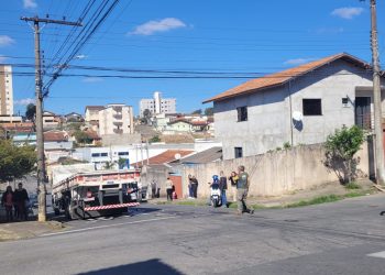 Vídeo mostra acidente entre caminhão e carro em Poços de Caldas
