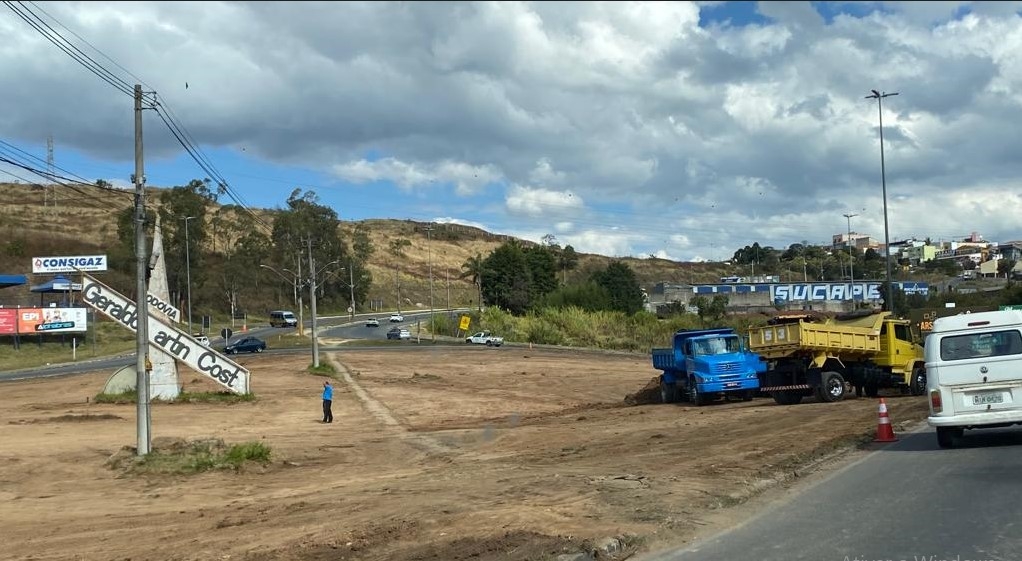 Prefeitura de Poços de Caldas inicia projeto de paisagismo no trevo da Rodovia do Contorno