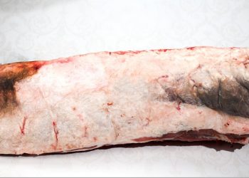 Consumidor será indenizado em 10 mil reais por danos morais após supermercado vender carne com larvas