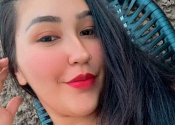 Jovem é morta a tiro dentro de casa 