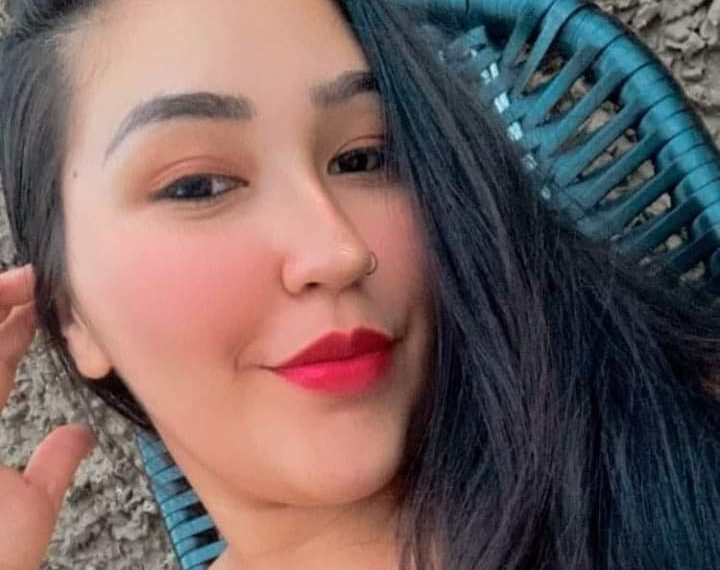 Jovem é morta a tiro dentro de casa 