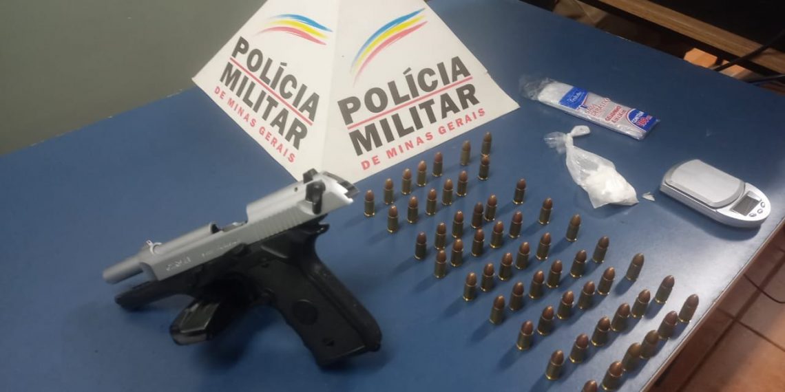 Acusado de violência doméstica é preso e drogas e arma são apreendidas em Poços